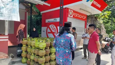 Pemerintah kembali mengizinkan pengecer untuk menjual gas LPG 3 kg bersubsidi setelah sebelumnya sempat dibatasi.