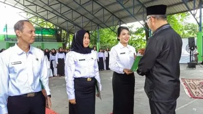 PPPK Paruh Waktu menjadi pertanyaan bagi tenaga honorer kategori R4 dengan masa kerja minimal 2 tahun baik guru, nakes, maupun tenaga teknis.