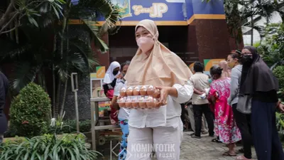KJP Plus memberikan manfaat besar bagi siswa dari keluarga tidak mampu untuk memenuhi kebutuhan pendidikan.