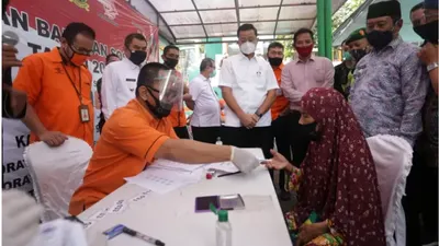 Apalagi pencairan bantuan PKH dan BPNT menjelang Pilkada yang diadakan serentak di seluruh Indonesia pada 27 November nanti.