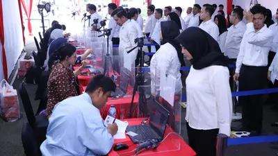 Selamat! Pemerintah Serahkan SK PPPK Paruh Waktu dan Umumkan Mekanisme Gaji Mulai 2025