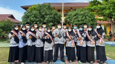 Untuk mendapatkan tambahan Rp 2 juta guru honorer wajib memiliki sertifikasi guru atau telah mengikuti Pendidikan Profesi Guru (PPG).