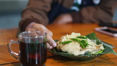 Awal Puasa Dehidrasi! 5 Jenis Makanan dan Minuman yang Jangan Dikonsumsi Saat Sahur