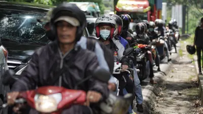 Tapi, kalau kamu lebih suka yang praktis dan irit buat dipakai harian di dalam kota, mungkin motor matic atau listrik lebih cocok.
