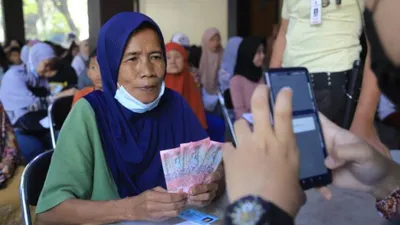 Januari 2025 kabarnya akan ada pencairan Bantuan Sosial (bansos), salah satu yang akan cair adalah bansos PKH 2025.
