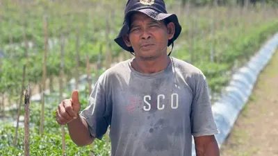 Om Munir buktikan kerja keras dan dukungan NHM bisa mengubah nasib. Tiga anaknya kini raih pendidikan tinggi.