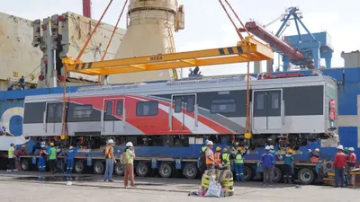 Kereta baru dari CCRC Qingdao Sifang sebanyak 1 trainset (12 unit kereta).