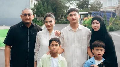 Andre Rosiade menjelaskan bahwa Azizah Salsha langsung menyusul Pratama Arhan ke Thailand setelah berlebaran bersama keluarga.
