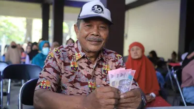 Terpantau bantuan Program Keluarga Harapan (PKH) dan Bantuan Pangan non Tunai (BPNT) mulai cair untuk periode Januari-Maret 2025.