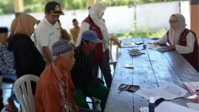 Terdapat juga Program Keluarga Harapan (PKH) Plus untuk warga lansia serta penyandang disabilitas.