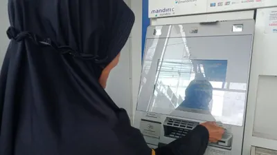 Illustrasi. Beredar sebuah video viral di media sosial yang memperlihatkan seseorang mengklaim bahwa bantuan sosial (bansos) senilai Rp725.000 sudah cair 