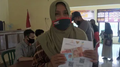 Illustrasi. Verifikasi dan validasi data untuk pencairan tahap kedua ini telah diselesaikan oleh pendamping sosial di seluruh Indonesia pada 21 April 2025.