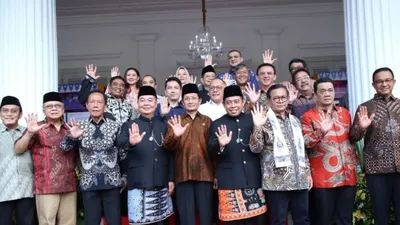 Pada momentum bersejarah ini, para mantan gubernur Jakarta juga turut hadir seperti Sutiyoso, Fauzi Bowo, Basuki Tjahaja Purnama alias Ahok hingga Anies Baswedan.