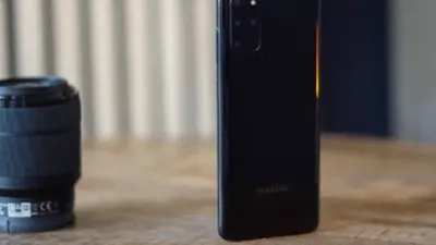  Cari HP ex-flagship yang worth it dibeli akhir tahun 2024? Samsung Galaxy S20 Plus 5G bisa kamu pertimbangkan.
