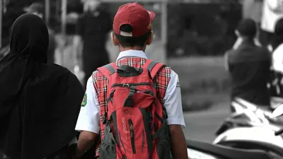 Terdapat sejumlah daftar barang yang bisa dibeli secara khusus menggunakan Kartu Jakarta Pintar atau KJP Plus.