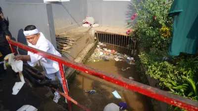 Gubernur Jawa Barat, Dedi Mulyadi, kembali menegaskan komitmennya dalam menjaga kebersihan dan kualitas infrastruktur jalan di wilayahnya.