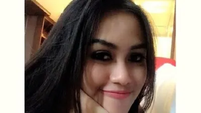 Diketahui Oshima Yukari merupakan Pramugari Maskapai BBN Airlines dan dia juga diketahui merupakan anak dari Edi Sunarsono.