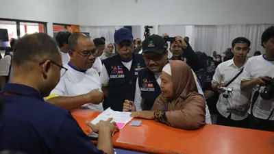 Ditengarai kurang tepat sasaran, program subsidi BBM yang selama ini diberikan dalam bentuk produk jadi atau minyak akan dialihkan menjadi BLT BBM.