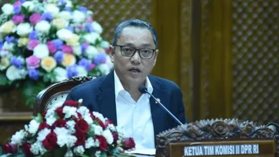 Anggota Komisi II DPR RI dari Fraksi PDI Perjuangan, Deddy Sitorus, memberikan tanggapan positif terhadap pernyataan Forum Purnawirawan TNI untuk melengserkan Gibran 