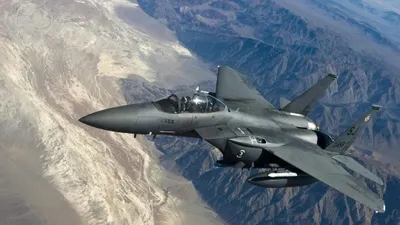  perbandingan kekuatan militer, Israel memiliki keunggulan teknologi tinggi dan efisiensi tempur, sementara Iran lebih dominan dalam jumlah personel dan penguasaan kawasan