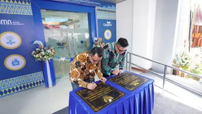 Direktur Utama TASPEN Rony Hanityo Aprianto bersama Wali Kota Gunungsitoli Sowa&rsquo;a Laoli di TASPEN Kantor Cabang Kepulauan Nias. (Taspen)