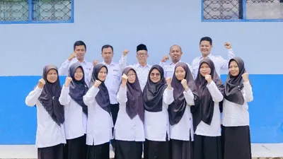 Mulai tahun 2025 pemerintah berencana memberikan tunjangan Rp2 juta per bulan kepada para guru swasta yang telah tersertifikasi.