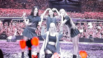  BLACKPINK resmi memperkenalkan lagu baru bertajuk &quot;Jump&quot; dalam konser pembukaan World Tour Deadline mereka di Goyang Sports Complex Main Stadium, Korea Selatan, pada Sabtu (5/7/2025).