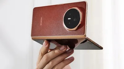 Samsung Galaxy Z Fold 6, Huawei Mate X6, hingga Honor Magic V3 muncul sebagai tiga pilihan HP lipat&nbsp; terbaik di pertengahan 2025.