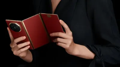 Dari segi fungsionalitas, Huawei Mate XT menawarkan tiga mode penggunaan yang berbeda sesuai dengan konfigurasi lipatannya.