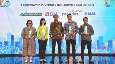 PNM meraih penghargaan 'Appreciated Diversity Inclusivity ESG Report' dalam ajang Investor Daily ESG Appreciation Night yang berlangsung di Hotel Westin, Jakarta.