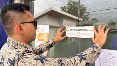 Proses pembayaran klaim penjaminan simpanan nasabah dan pelaksanaan likuidasi bank dilakukan setelah izin PT BPR Dwicahaya Nusaperkasa dicabut