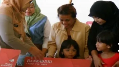 Banyak penerima KJP Plus yang kebingungan dengan data saldo yang ada pada ATM ternyata sering tidak sama dengan saldo yang ada pada buku tabungan atau buku rekening yang diserahkan pada penerima KJP Plus.