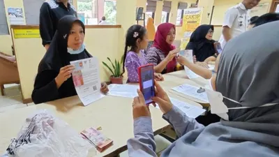 antuan sosial (bansos) dari Program Keluarga Harapan (PKH) dan Bantuan Pangan Non Tunai (BPNT) sudah memasuki tahap pencairan.