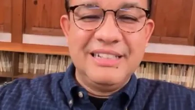 Anies Baswedan baru-baru ini menanggapi fenomena yang sedang ramai di media sosial di kalangan anak muda tentang trend #KaburAjaDulu.