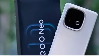 Perbandingan Poco F7 dan iQOO Neo 10. (Youtube/@DUNIA-TECNO)