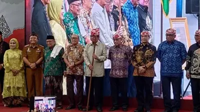 Majelis Musyawarah Sunda (MMS) genap satu tahun berdiri sebagai ruang silaturahmi, rembuk gagasan, dan katalis sinergi bagi masyarakat Jawa Barat, Banten, Daerah Khusus Jakarta, Sunda Perantauan, dan Sunda Diaspora dalam membangun peradaban Sunda yang berkontribusi nyata dalam kehidupan berbangsa da