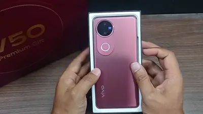 Vivo V50.