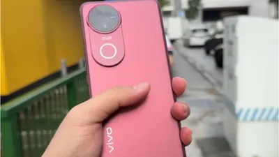 Vivo V50.