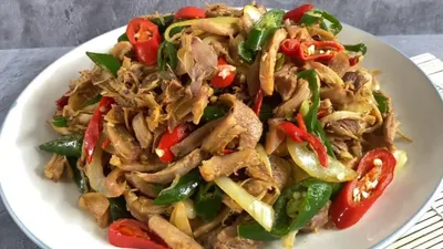 Menu Buka Puasa Sederhana Ayam Suwir Cabe Ijo dan Es Kelapa Madu