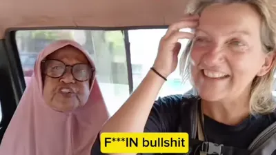 Warganet di sejumlah platform media sosial tengah dibuat terkejut dengan unggahan video tentang sosok nenek yang dianggap fasih berbahasa Inggris.