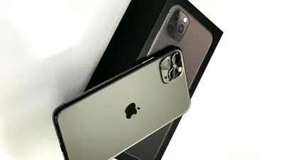 Ilustrasi. Dengan menyesuaikan 15 pengaturan ini, kamu bisa bikin iPhone lebih hemat baterai, nggak gampang penuh, dan tentu aja lebih aman. 