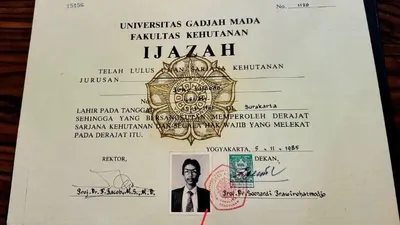 Polemik dugaan ijazah palsu Jokowi disebut didanai oleh 'Partai Biru'.