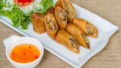 Resep lumpia bihun goreng ini bisa jadi pilihan tepat untuk ide jualan ramadhan 2025 mendatang.