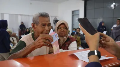 Jadi 3 langkah strategis apa saja yang akan dilakukan oleh pemerintah terkait penyaluran bansos pada Tahun 2025?