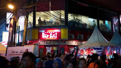 Blok M Jakarta | Jakarta sebagai kota yang tak pernah tidur menawarkan beragam pilihan kuliner yang menggiurkan, terutama saat malam hari.