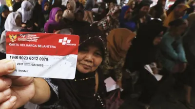 Selamat! KPM PKH BPNT Pemilik Kartu KKS dengan Ciri Ini Bisa Dapat BLT BBM di Tahun 2025