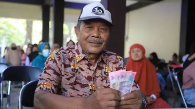 Illustrasi. Memasuki bulan Mei 2025, informasi bagi KPM yang memiliki kartu KKS Merah Putih yang sudah kedaluwarsa banyak dicari 