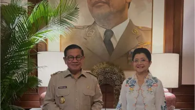 Kebijakan baru yang telah diumumkan Pramono Anung berupa gratis biaya transportasi umum bagi 15 golongan masyarakat.
