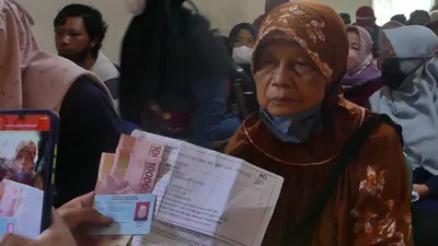 Illustrasi. Pemerintah terus mempercepat proses penyaluran berbagai program bantuan sosial (bansos) PIP, BNPT hingga BLT Dana Desa kepada masyarakat.