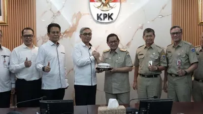 Komisi Pemberantasan Korupsi (KPK) kembali menjadi sorotan publik setelah keterlibatannya dalam Badan Pengelola Investasi Daya Anagata Nusantara (BPI Danantara).